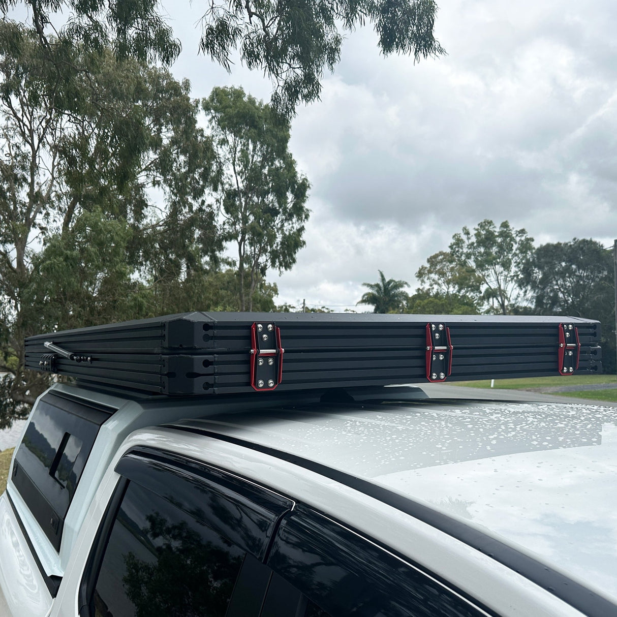 LX27 Clamshell Rooftop Tent - The Bush Company