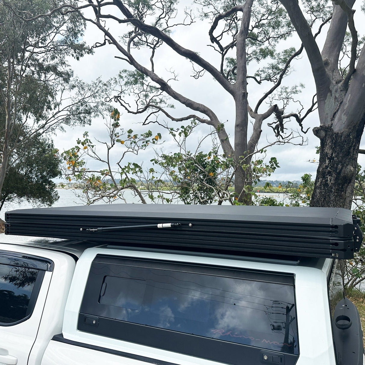 LX27 Clamshell Rooftop Tent - The Bush Company