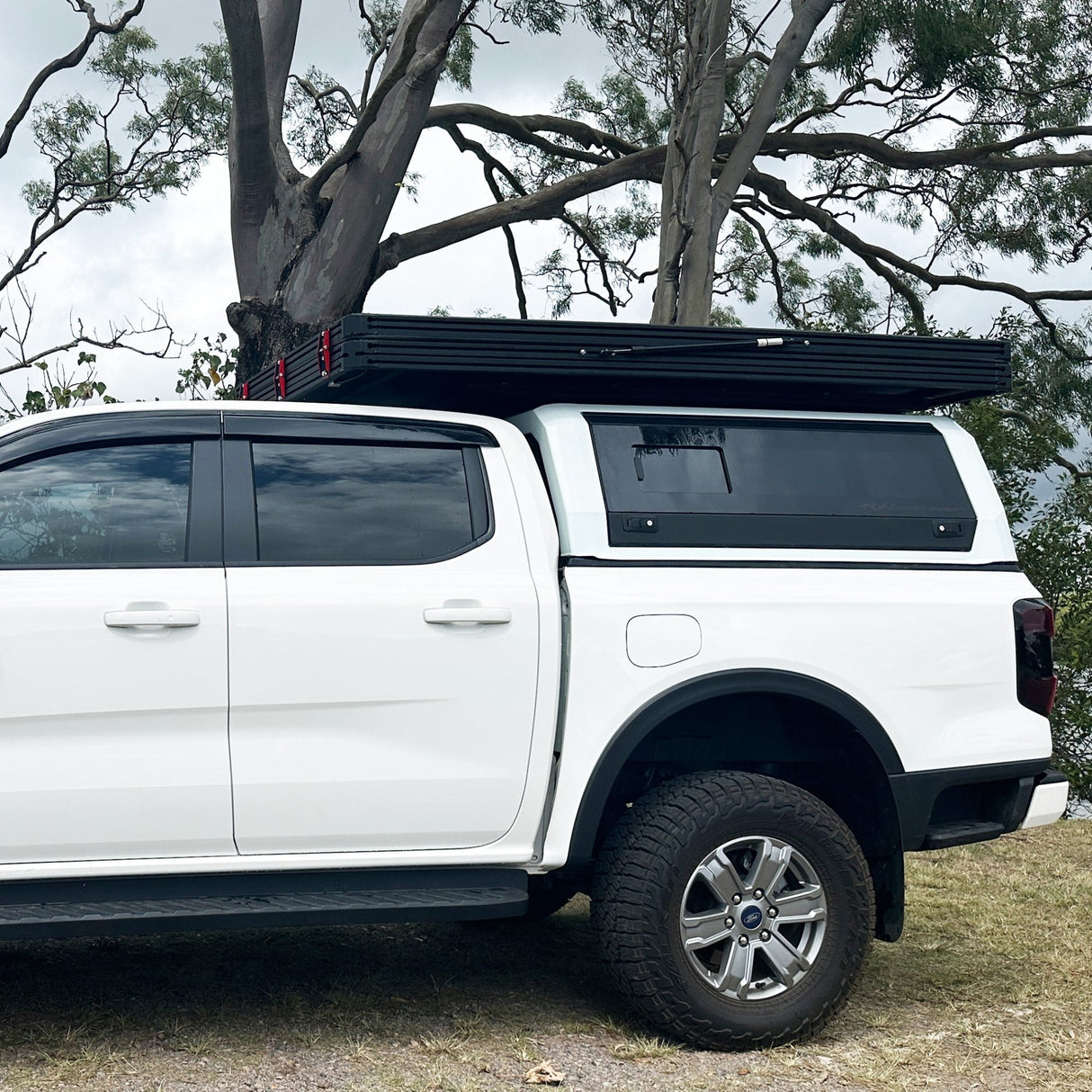 LX27 Clamshell Rooftop Tent - The Bush Company
