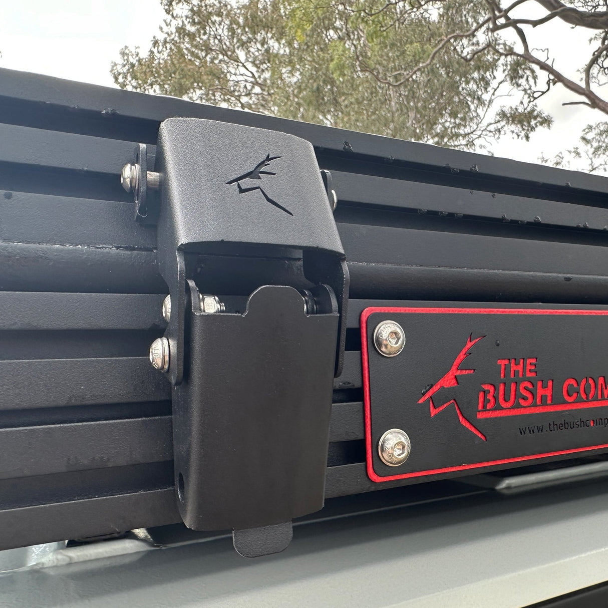 LX27 Clamshell Rooftop Tent - The Bush Company