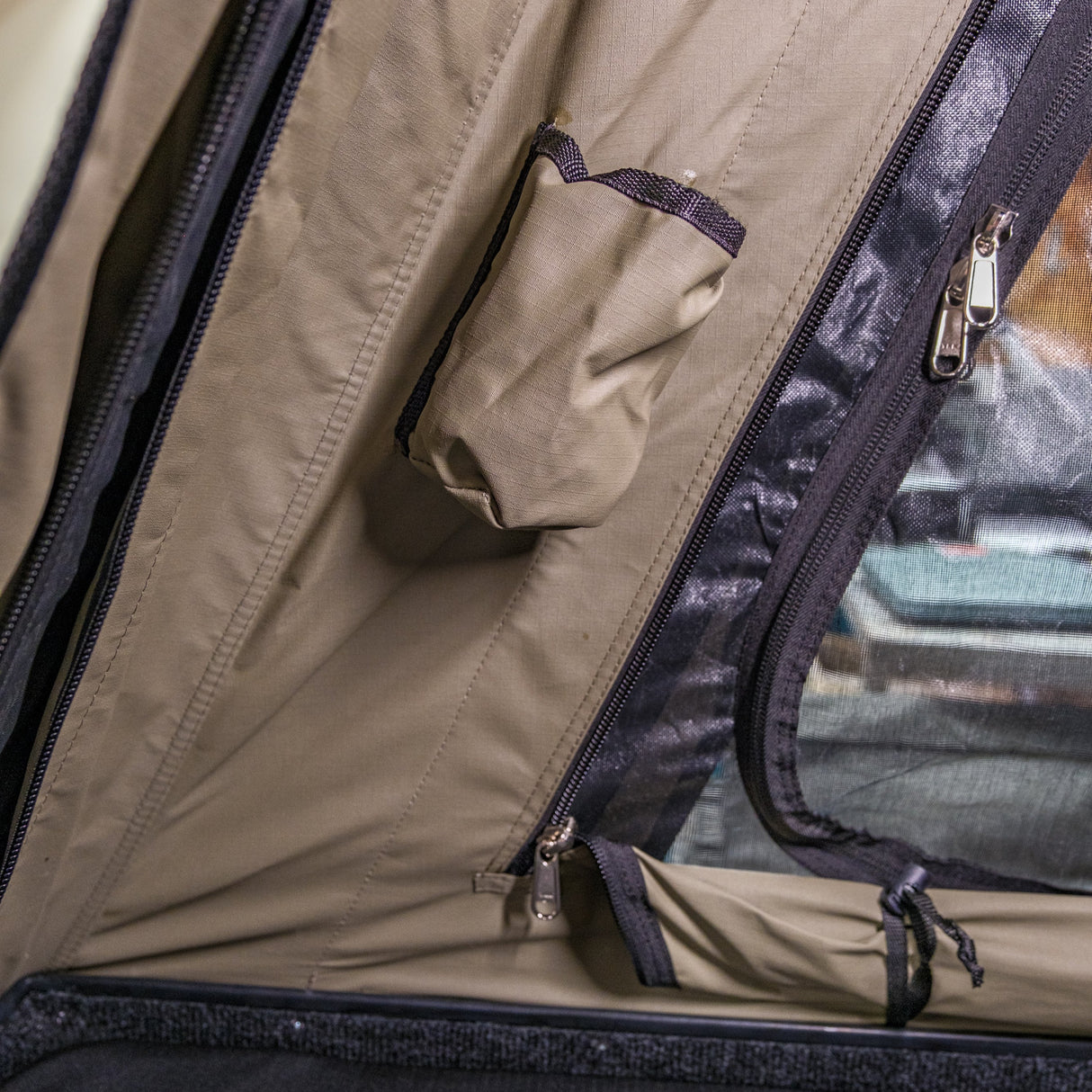 LX27 Clamshell Rooftop Tent