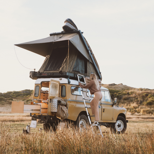 AX27 Clamshell Rooftop Tent